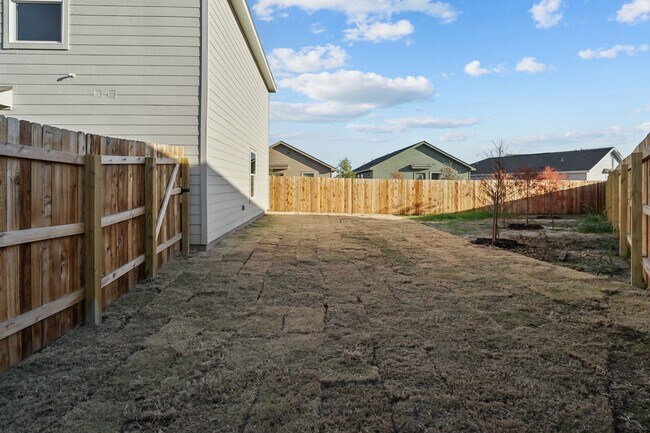 Building Photo - 910 Stricker Path