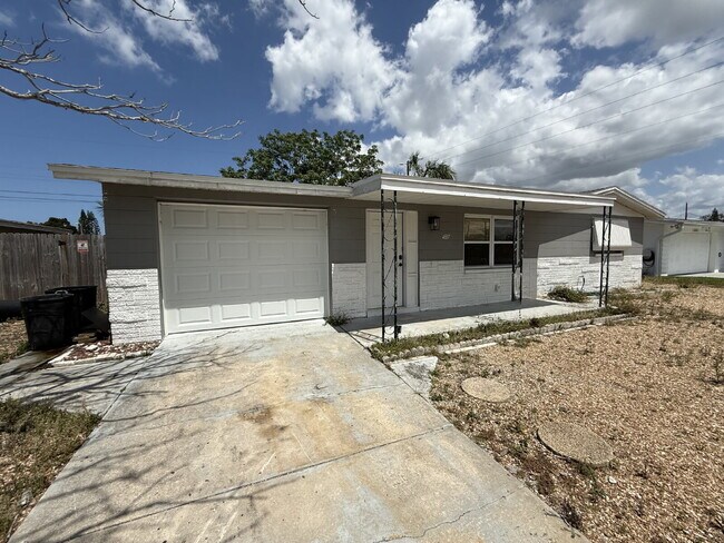 Building Photo - Charming 2-Bedroom Retreat with Additional Living Space in Holiday, FL!