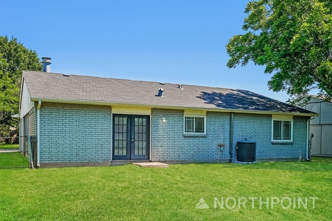 Building Photo - 3 BR/2BA | Newly Renovated Single Family Home |  Large Backyard|1- Car Garage!