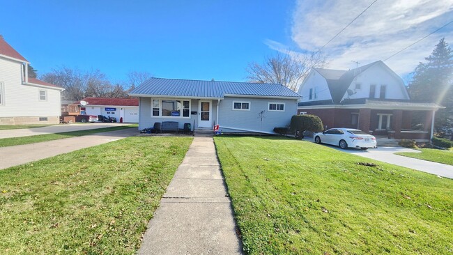 Primary Photo - 1 story 3 bedroom 1 bath 1.5 car garage in...