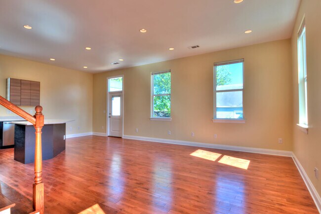 Building Photo - 3201 Gravier St