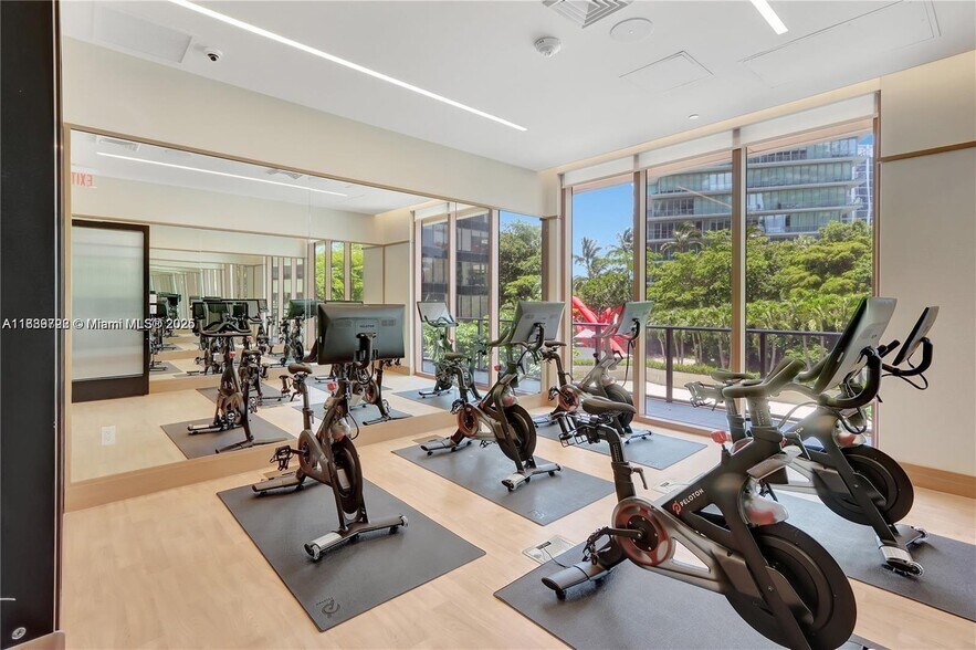 Building Photo - 2655 S Bayshore Dr