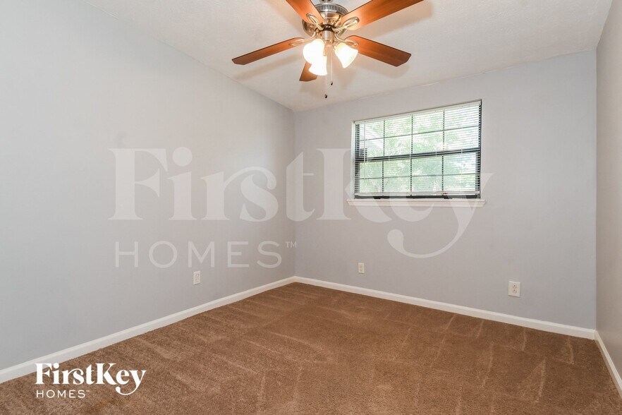 Building Photo - 7720 Lauderdale Dr N