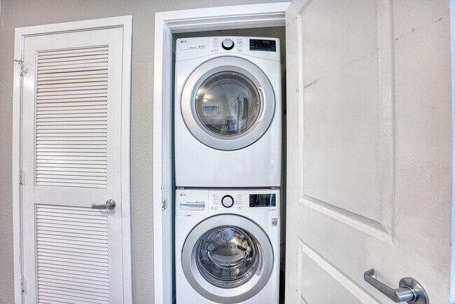 Building Photo - Oceanview Retreat at the Beach