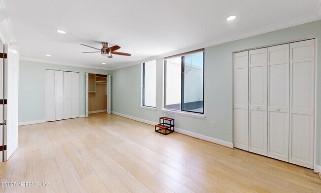 Building Photo - 2100 Ocean Dr S