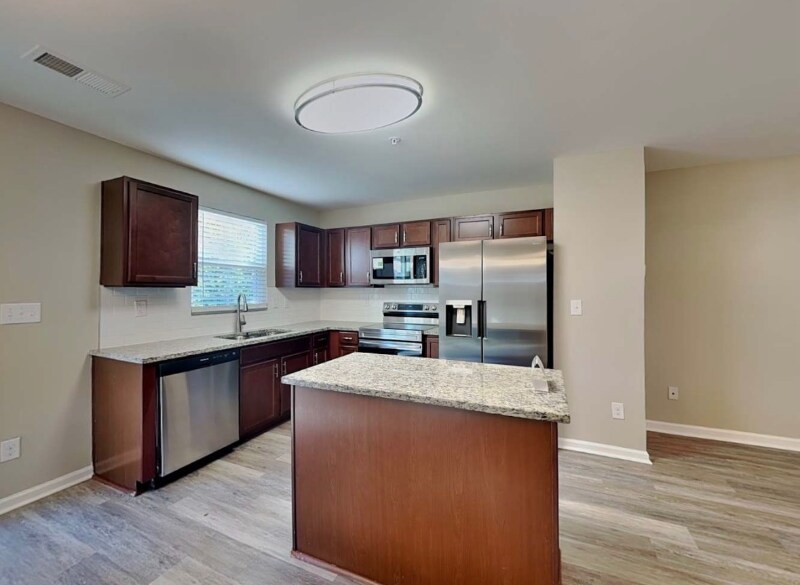 Building Photo - 2401 Everton Cir SE