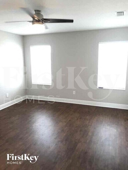 Building Photo - 10942 Sand Pine Ln