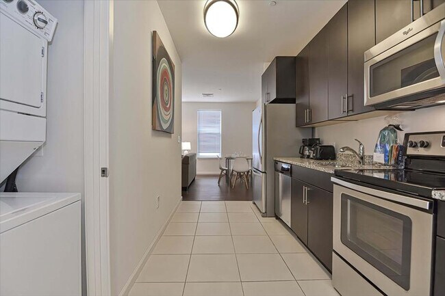 Building Photo - 40 E Pier Dr