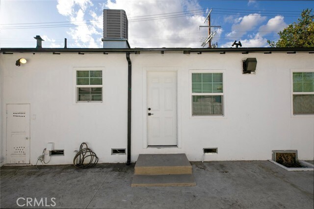 Building Photo - 7912 Vineland Ave