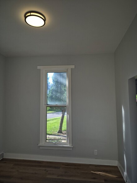 Building Photo - 403 Hopley Ave