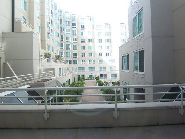 Building Photo - Quiet one Bedroom condo in Doorman Buildin...