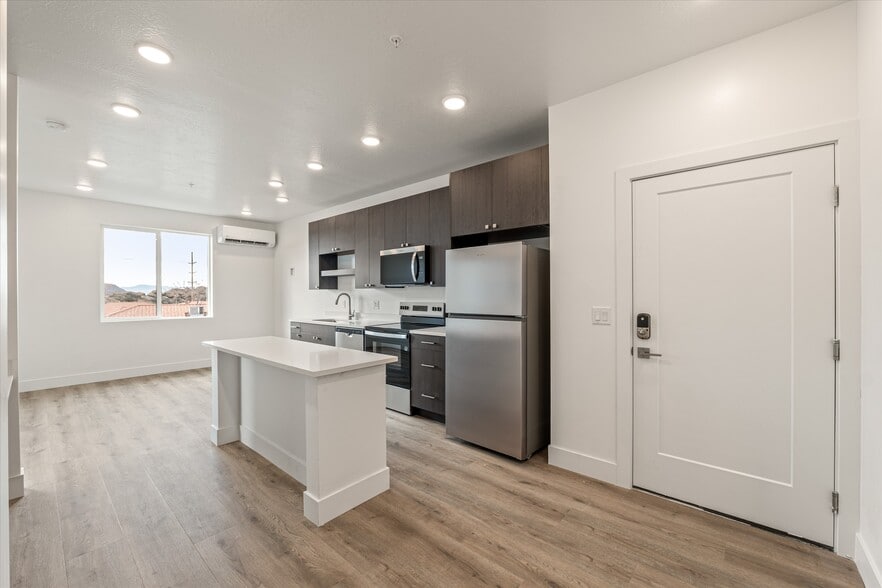 Building Photo - 6129 W 100 S