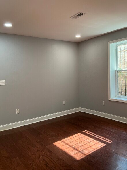 Building Photo - 313 Parkland Pl SE