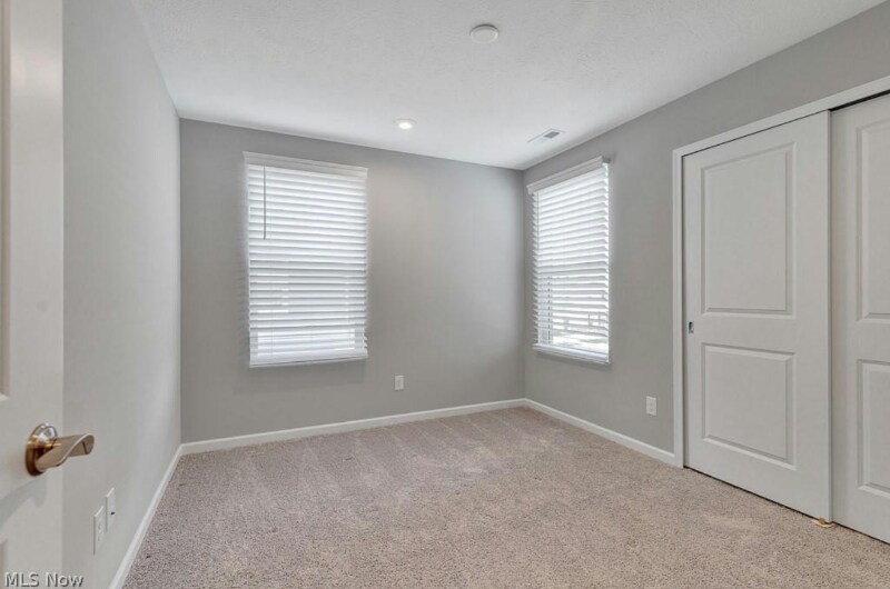 Building Photo - 855 Dipper Ln