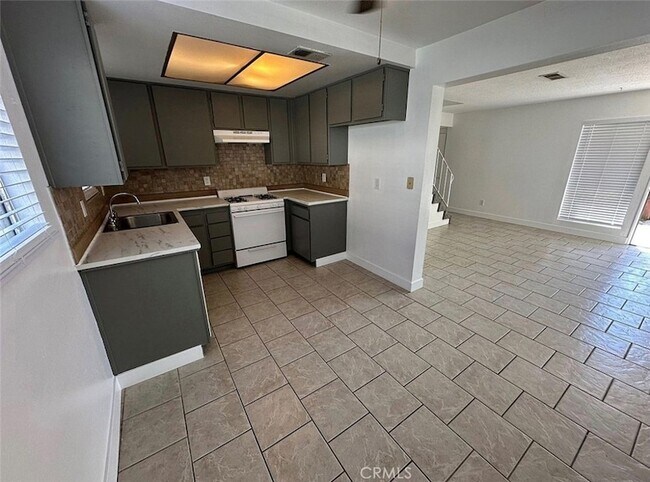 Building Photo - 1501 E Fairfield Ct