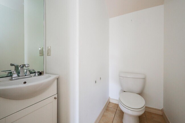 Building Photo - 10510 Sandia Dr