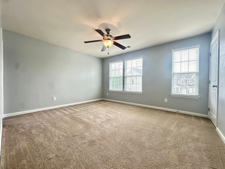Building Photo - 2501 Silverthorn Dr