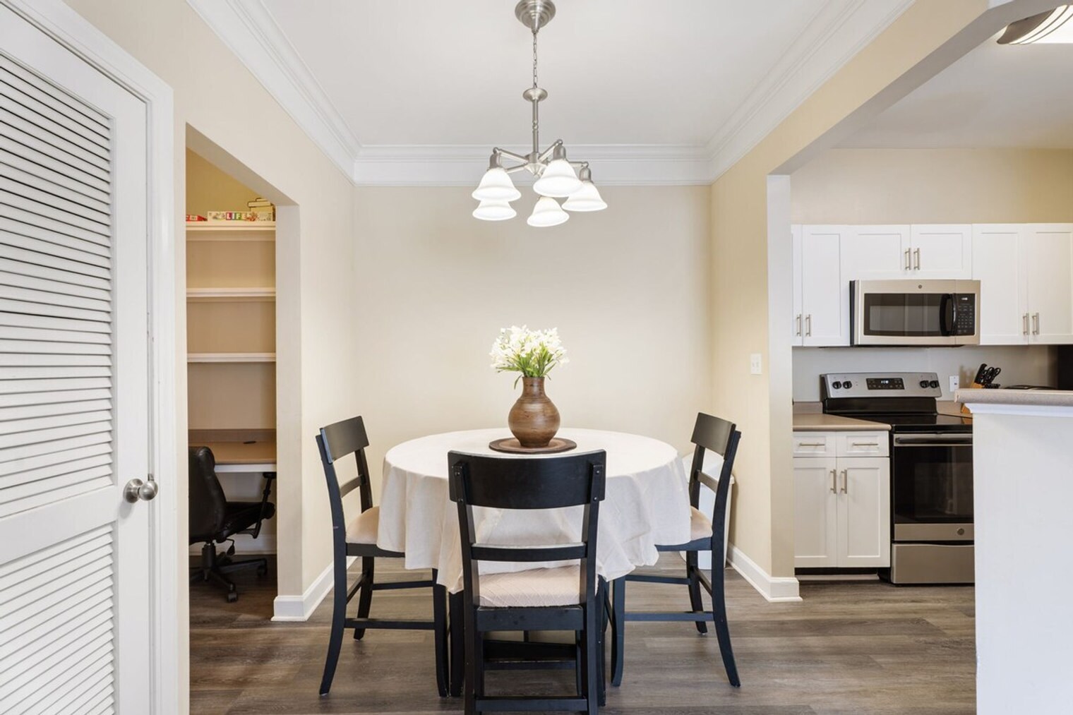 Building Photo - 2124 Brisbane Woods Way