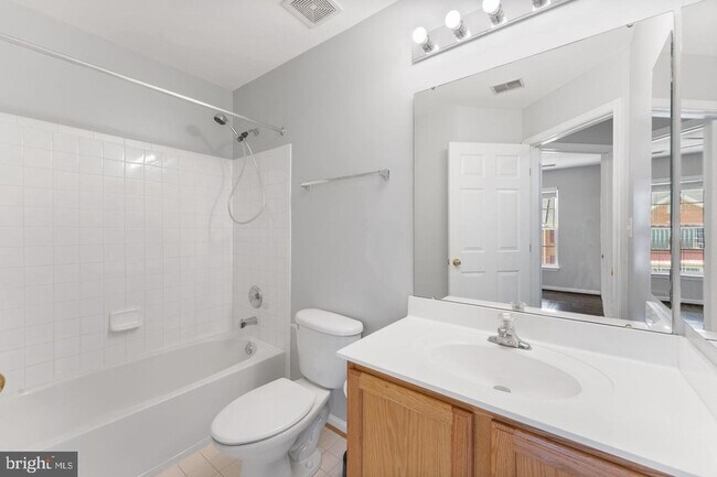 Building Photo - 4004 Meadow Trail Ln
