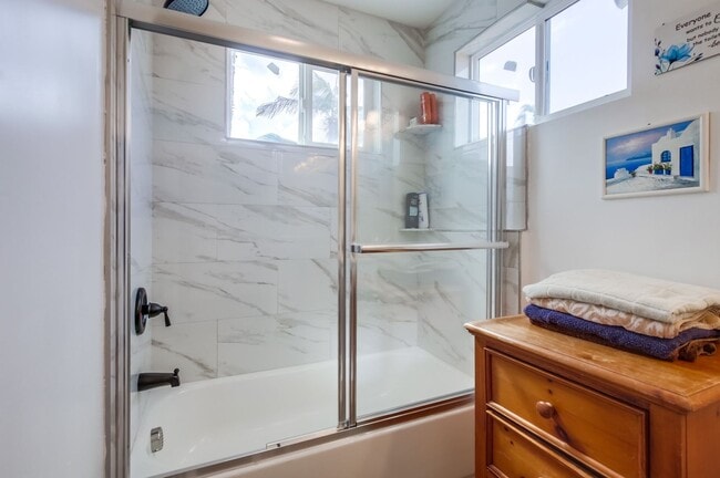 Building Photo - Gorgeous luxury flat with ocean view in La Jolla. Gustavo Lopez