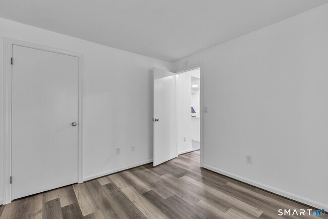 Building Photo - 15 Cardinal Dr