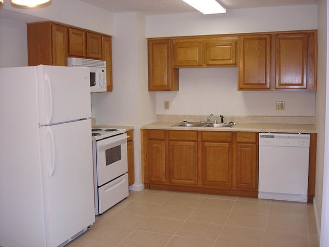 Kitchen - Emerald Run Apartments