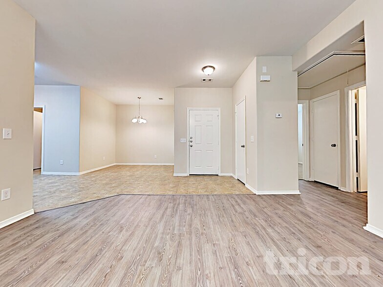 Building Photo - 110 N Golden Oak Dr