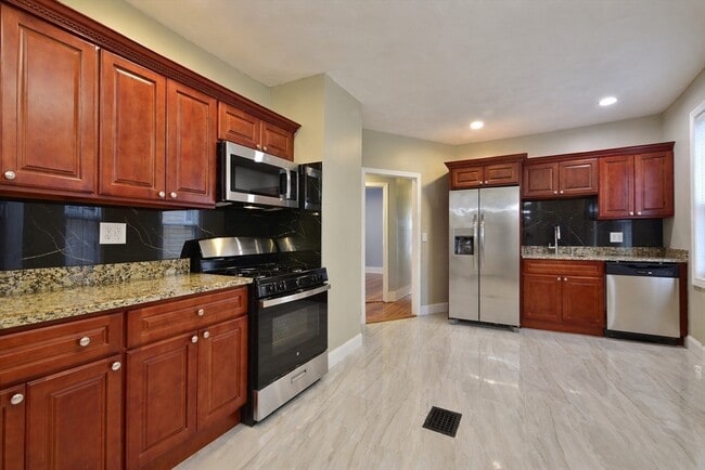 Building Photo - 9 Nightingale St