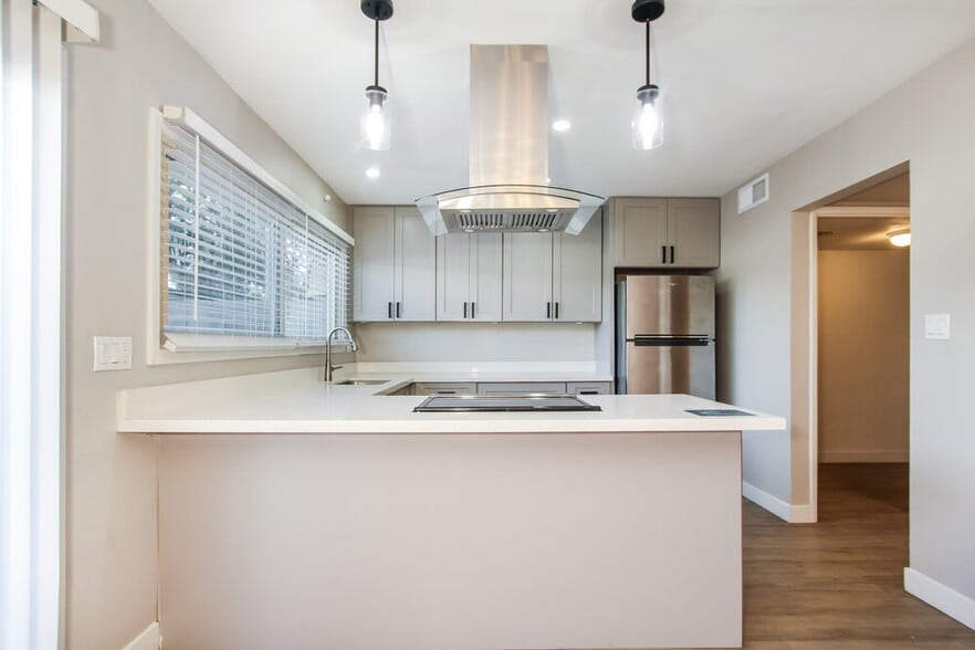 Building Photo - 4325 W Solano Dr N