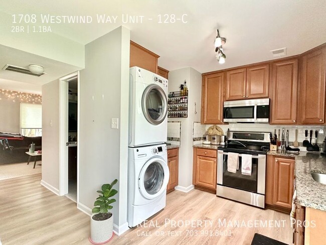 Building Photo - Light & Bright End Unit-Walk to Metro & Sh...