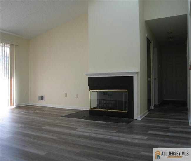 Building Photo - 152 Darwin Ln