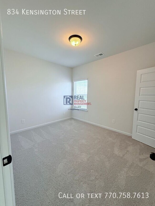 Building Photo - 834 Kensington St