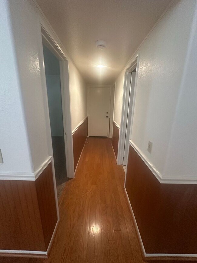 Building Photo - 5 BEDROOM, 2 STORY,SPACIOUS VICTORVILLE HOME! NEAR MALL!