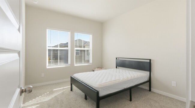 Building Photo - 1525 Blue Acer Dr