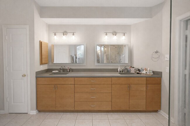 Building Photo - 3803 Shadow Royal Dr