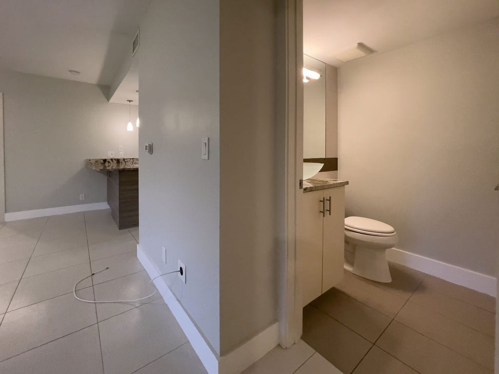 Building Photo - 64 Isle Of Venice Dr