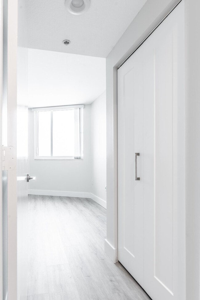 Building Photo - 1551 N Flagler Dr