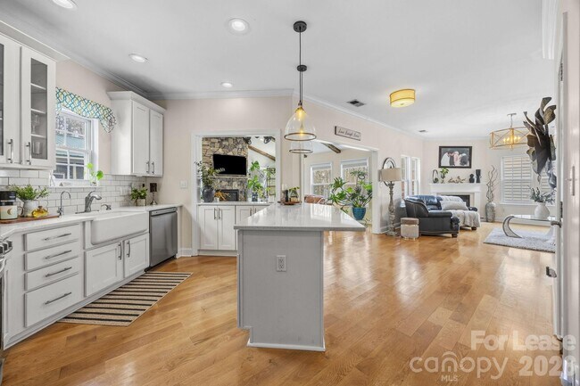 Building Photo - 17622 Cambridge Grove Dr