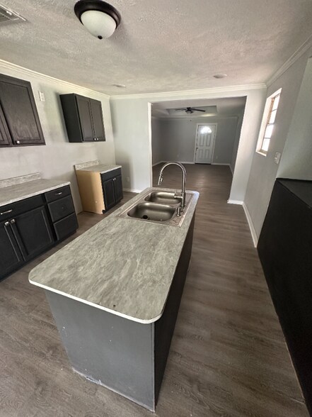 Building Photo - 222 E 38th St