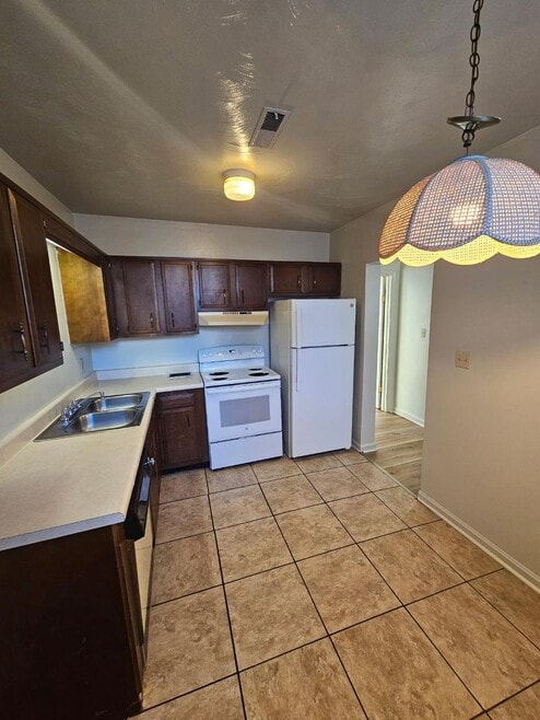 Building Photo - 1222-1224 Maple Ave SW