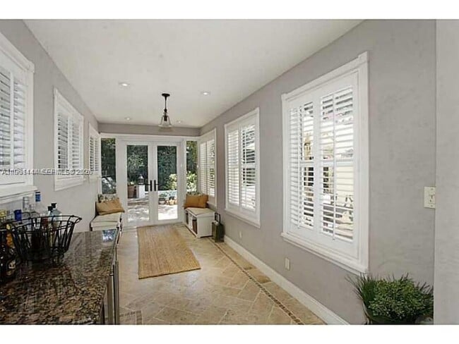 Building Photo - 5621 Alton Rd