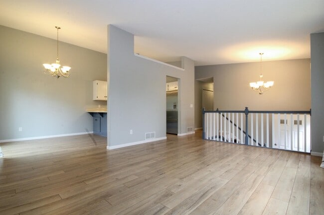 Building Photo - 4418 Clover Ln