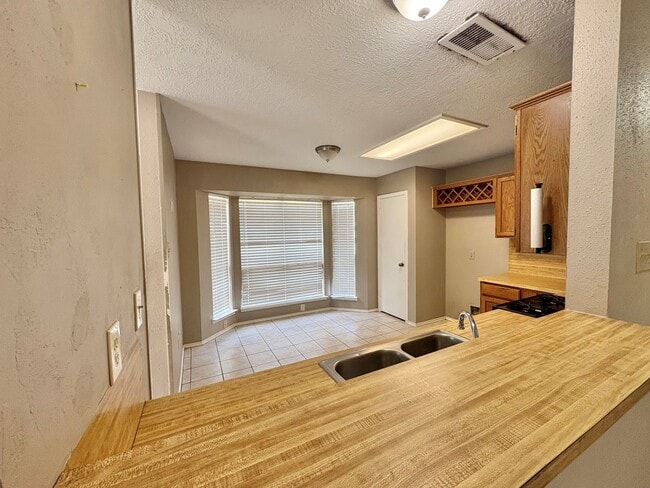 Building Photo - 16307 Leamington Ln