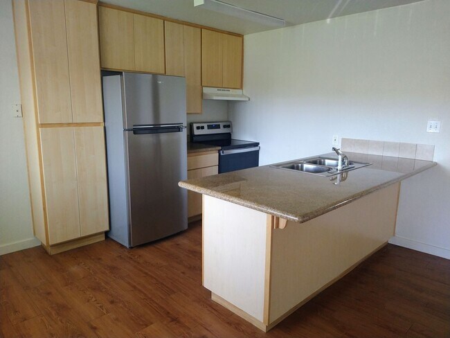 Building Photo - Iris Drive