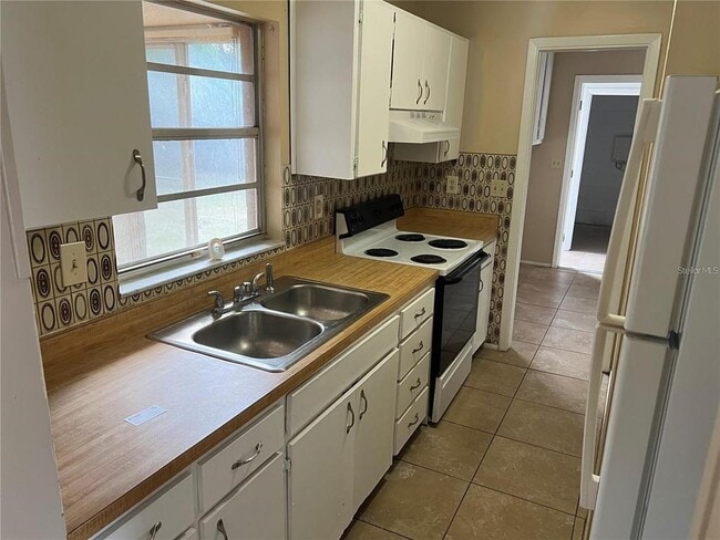 Building Photo - 3350 Van Nuys Loop