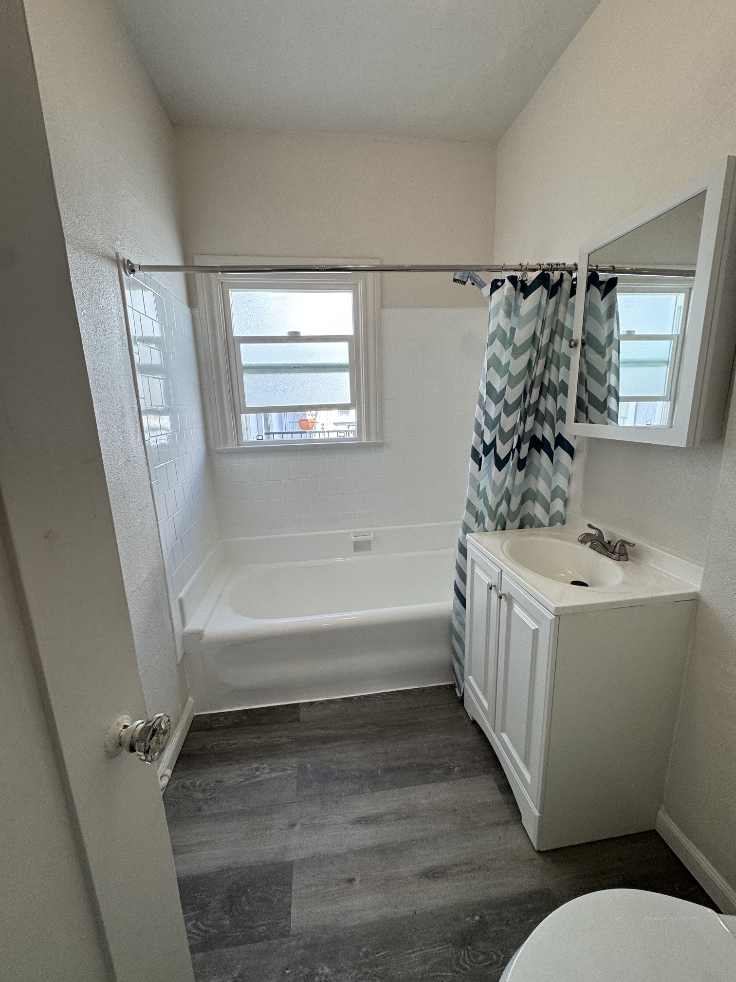 Building Photo - 4915 San Vicente Blvd