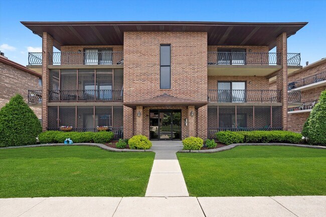 Primary Photo - 16743 Paxton Ave