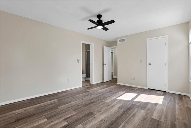 Building Photo - 5541 Mid Day Dr
