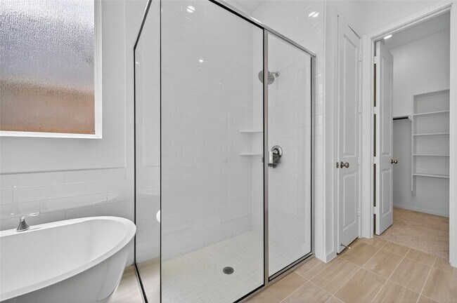 Building Photo - 32006 Medallion Oaks Trl
