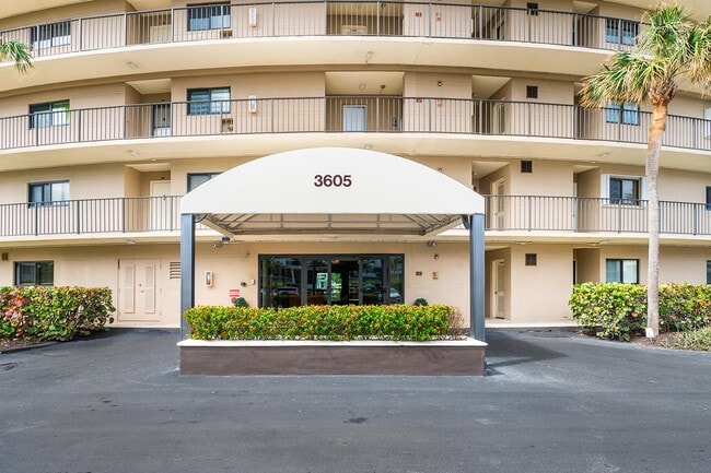 Building Photo - 3605 S Ocean Blvd